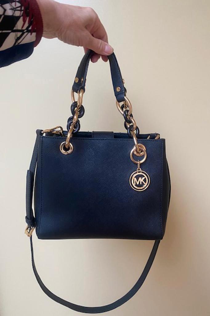 Michael Kors,  zwarte handtas model Cynthia Gold, medium, Handtassen en Accessoires, Tassen | Damestassen, Zo goed als nieuw, Handtas