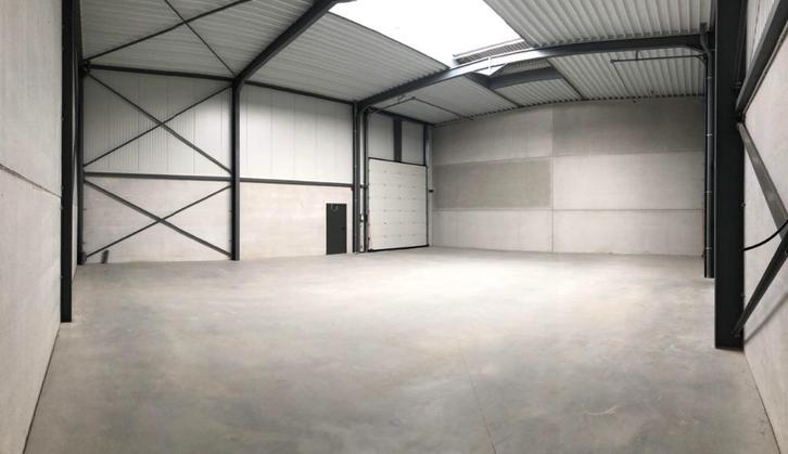 TE HUUR – 384m2 KMO-UNIT MET BUITENTERREIN, Zakelijke goederen, Kantoor en Winkelinrichting | Magazijn, Stelling en Opslag, Ophalen