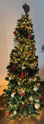 Mooie grote kerstboom 2m10 hoog met ballen en ledlichtjes, Ophalen, Zo goed als nieuw