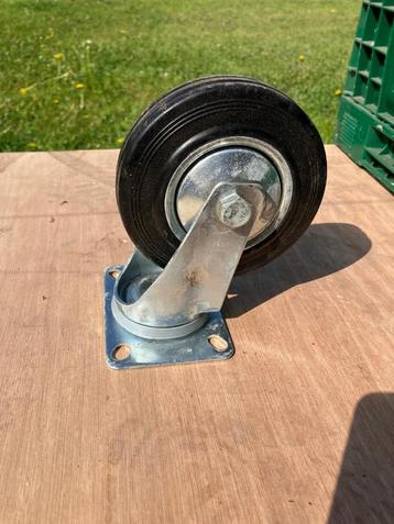 Zwenkwielen - draagvermogen van100kg/wiel - 46ST, Doe-het-zelf en Bouw, Zwenkwielen, Ophalen, Zo goed als nieuw