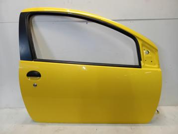 PORTIER RECHTS VOOR Peugeot 107 (01-2005/05-2014) beschikbaar voor biedingen
