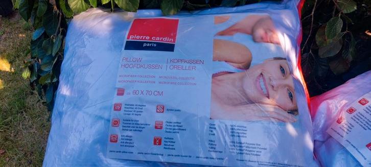 Hoofdkussens (2 stuks) Pierre Cardin, Huis en Inrichting, Slaapkamer | Beddengoed, Zo goed als nieuw, Kussen, Eenpersoons, Wit