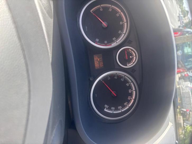 Mooi proper wagen te koop, Auto's, Opel, Particulier, Corsa, Benzine, Stadsauto, 3 deurs, Handgeschakeld, Zilver of Grijs, Zwart