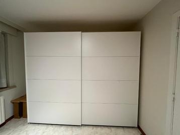 Witte kleerkast met 2 schuifdeuren beschikbaar voor biedingen