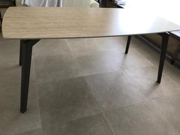 keramische eettafel beschikbaar voor biedingen