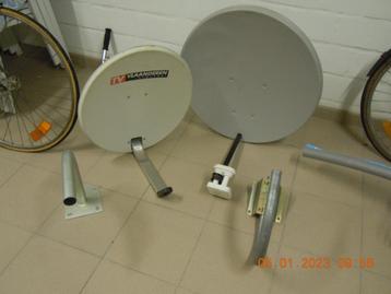 2 schotel parabool antennes met steun en 1lmb beschikbaar voor biedingen