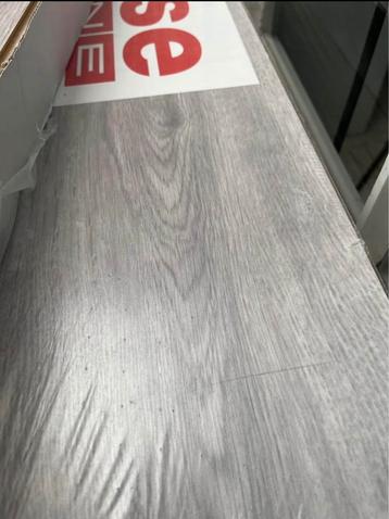 Petite quantité de parquet stratifié – 2,74 m², Neuf, Aggloméré, Gris, 10 à 25 m²