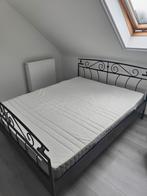 Tweepersoonsbed met matras en lattenbodems, Ophalen, Zo goed als nieuw