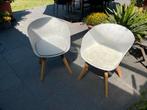 2 leuke kuipstoelen in ecru en lichtgrijs, Tuin en Terras, Tuinstoelen, Ophalen, Gebruikt, Kunststof