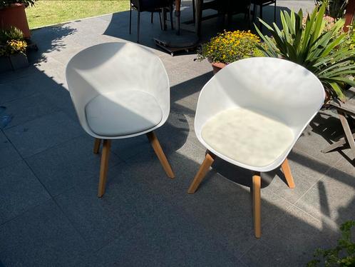 2 leuke kuipstoelen in ecru en lichtgrijs, Tuin en Terras, Tuinstoelen, Gebruikt, Kunststof, Ophalen