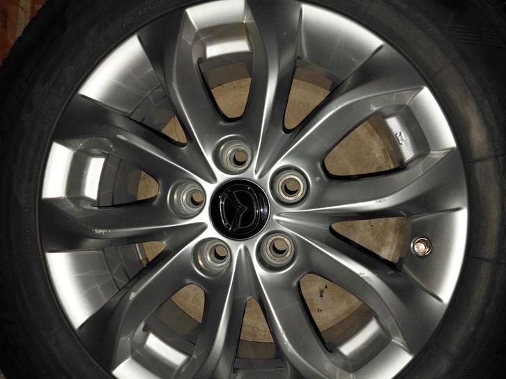 16 inch originele Mazda CX3 velgen met winterbanden, Auto diversen, Wieldoppen, Ophalen