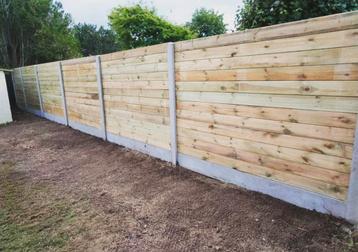 Houten omheining beschikbaar voor biedingen