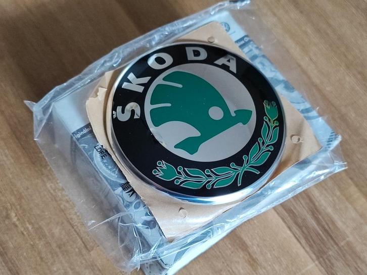 Skoda superb embleem/ logo (origineel!) 2008->2015, Auto-onderdelen, Carrosserie, Skoda, Nieuw, Ophalen of Verzenden