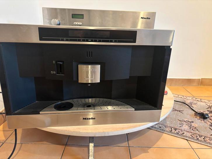 Miele CVA 3660 — Nespresso-capsules, Elektronische apparatuur, Koffiemachine-accessoires, Zo goed als nieuw, Ophalen
