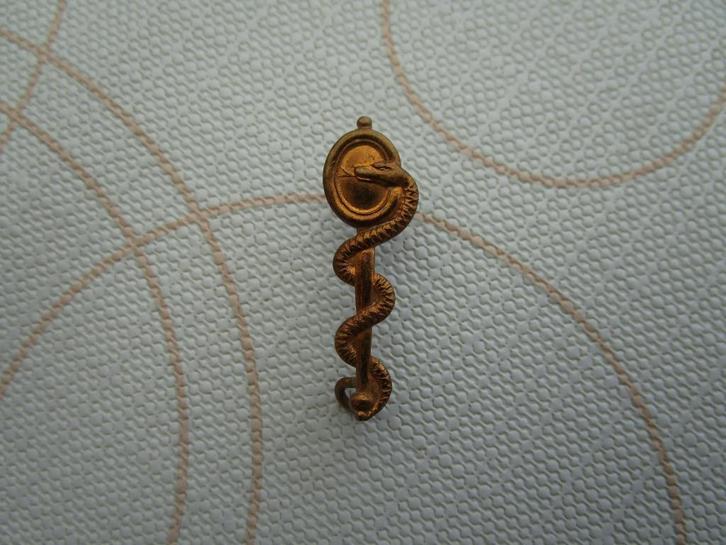 militair, kenteken medische dienst, Verzamelen, Militaria | Algemeen, Overige soorten, Embleem of Badge, Ophalen