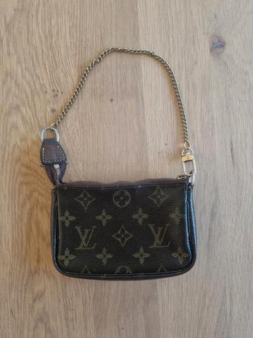 Pochette louis vuitton  beschikbaar voor biedingen