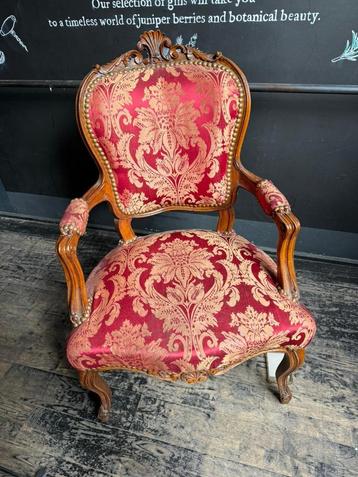 Fauteuil baroque en tissu rouge et doré