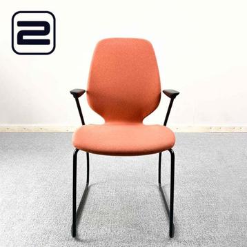 KINNARPS Monroe Vergaderstoel, Huis en Inrichting, Ophalen, Zo goed als nieuw, Oranje, Bureaustoel