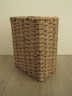 Gevlochten mandje - bakje 27,5 x 21 cm, Huis en Inrichting, Woonaccessoires | Schalen en Manden, Ophalen of Verzenden, Gebruikt