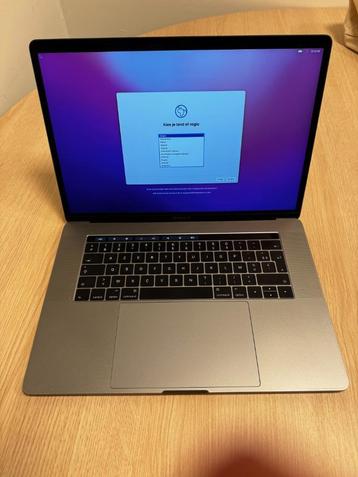 APPLE MACBOOK PRO 15" TBAR 2.7 i7 16GB met SSD 512GB  beschikbaar voor biedingen