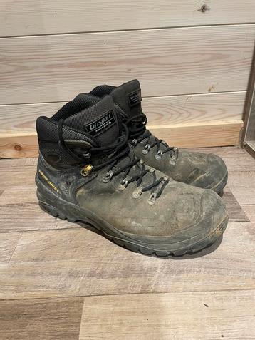 Werkschoenen beschikbaar voor biedingen