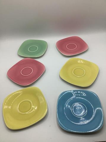 6 sous-tasses pastels Boch 