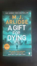 M. J. Arlidge - A Gift for Dying, Boeken, Gelezen, Ophalen of Verzenden, Fictie, M. J. Arlidge
