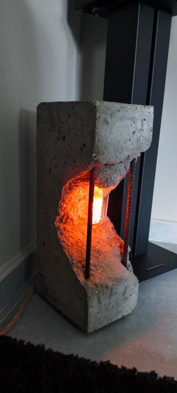 Designlamp beschikbaar voor biedingen