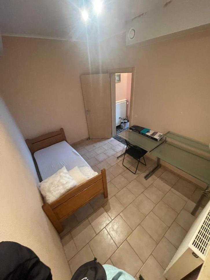 Colocation étudiante -stagiaire -Villa 5 chambre - Chambre 1, Immo, Appartementen en Studio's te huur, Provincie Luik, 50 m² of meer