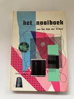" Het naaiboek van het Rijk der Vrouw " naaien cursus 1963, Overige typen, Ophalen of Verzenden, Zo goed als nieuw