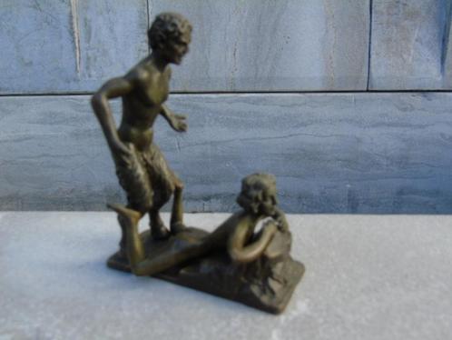 een staande sater en de naakte vrouw die in brons ligt., Antiek en Kunst, Antiek | Brons en Koper, Brons, Ophalen
