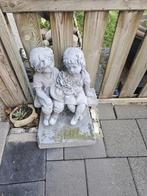 Twee kindjes op een bank, Tuin en Terras, Ophalen, Zo goed als nieuw