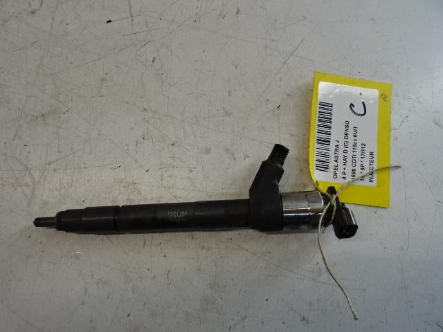 INJECTEUR Opel Astra J (PC6 / PD6 / PE6 / PF6) (11R12615), Utilisé, Opel