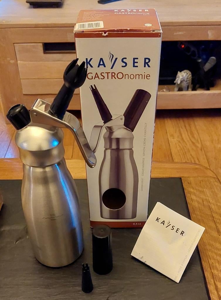 Slagroomspuit, Ophalen