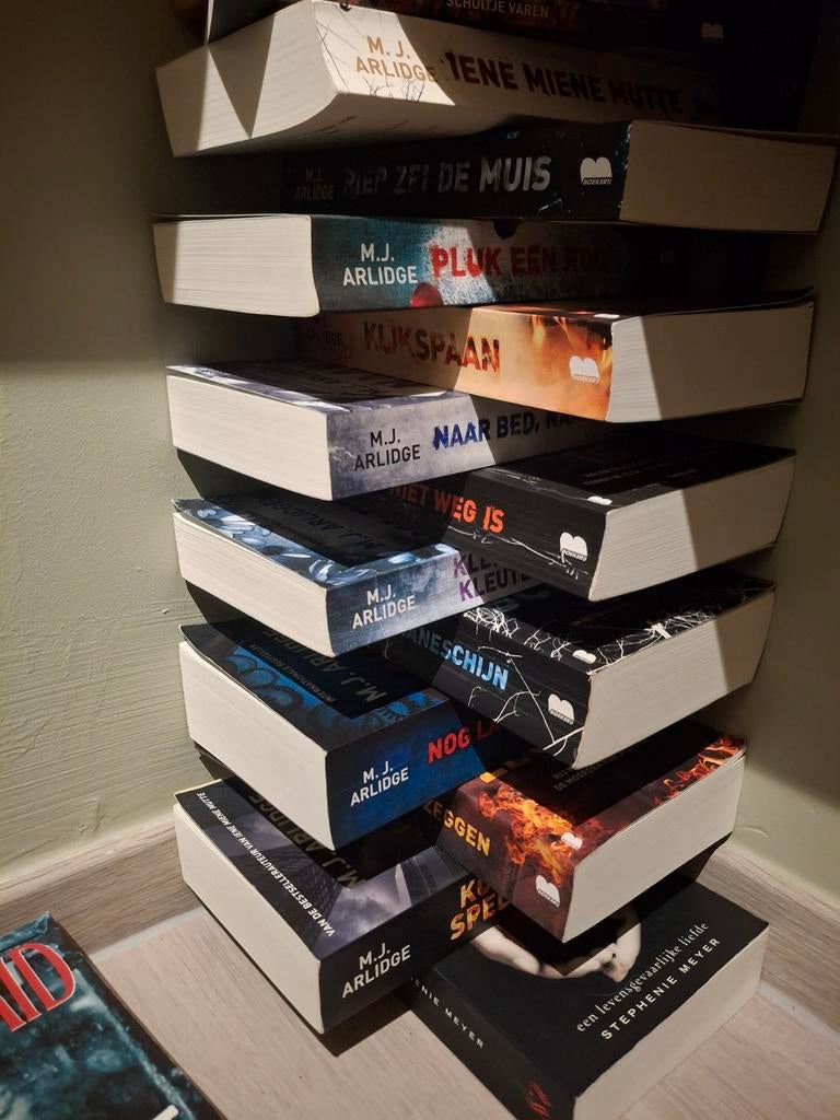 Reeks M.J.Arlidge 13 stuks., Boeken, Ophalen