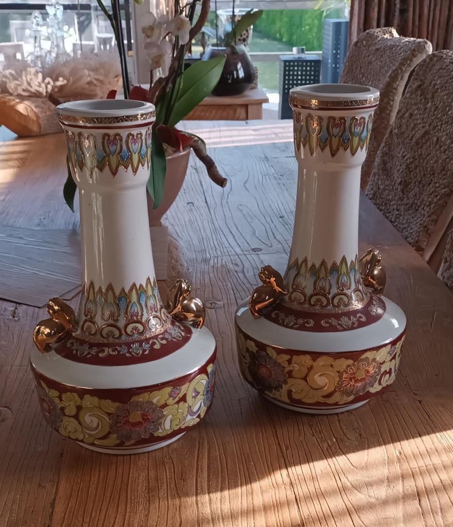 2 oude vazen, Ophalen