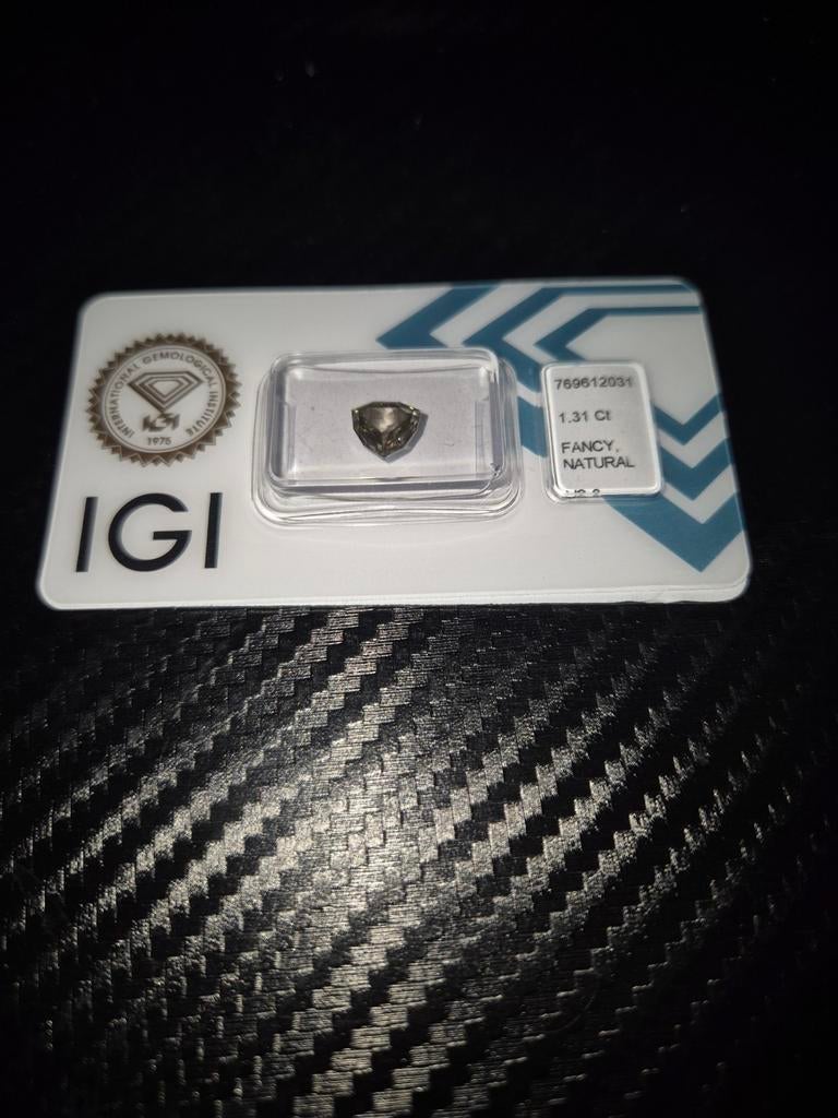 Diamant naturel fantaisie certifié IGI — 1,31 ct, Antiquités & Art, Antiquités | Argent & Or, Enlèvement ou Envoi