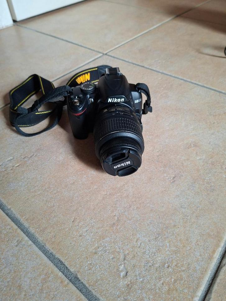 Appareil photo numérique reflex Nikon D3000 et ses access., Audio, Tv en Foto, Fotocamera's Digitaal, Zo goed als nieuw, Spiegelreflex