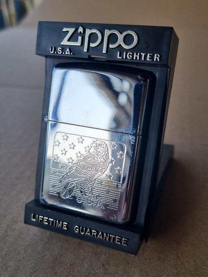 Zippo L'aigle américain - 1994, Collections, Articles de fumeurs, Briquets & Boîtes d'allumettes, Comme neuf, Briquet, Envoi