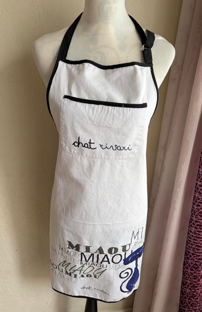 Tablier de cuisine motif chat  “𝘾𝙝𝙖𝙩 𝙧𝙞𝙫𝙖𝙧𝙞”, Maison & Meubles, Cuisine | Linge de cuisine, Comme neuf, Tablier, Bleu