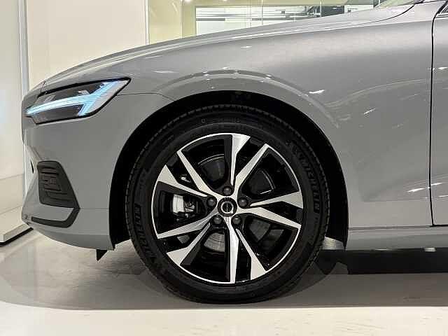 Volvo V60 B4 Mild hybrid, Autos, Volvo, Argent ou Gris, Achat, 143 kW, Euro 6