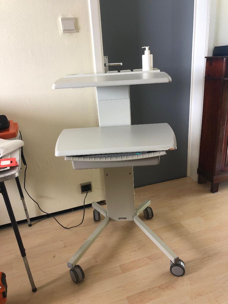Guéridon mobile GYMNA, Enlèvement, Comme neuf, Appareil