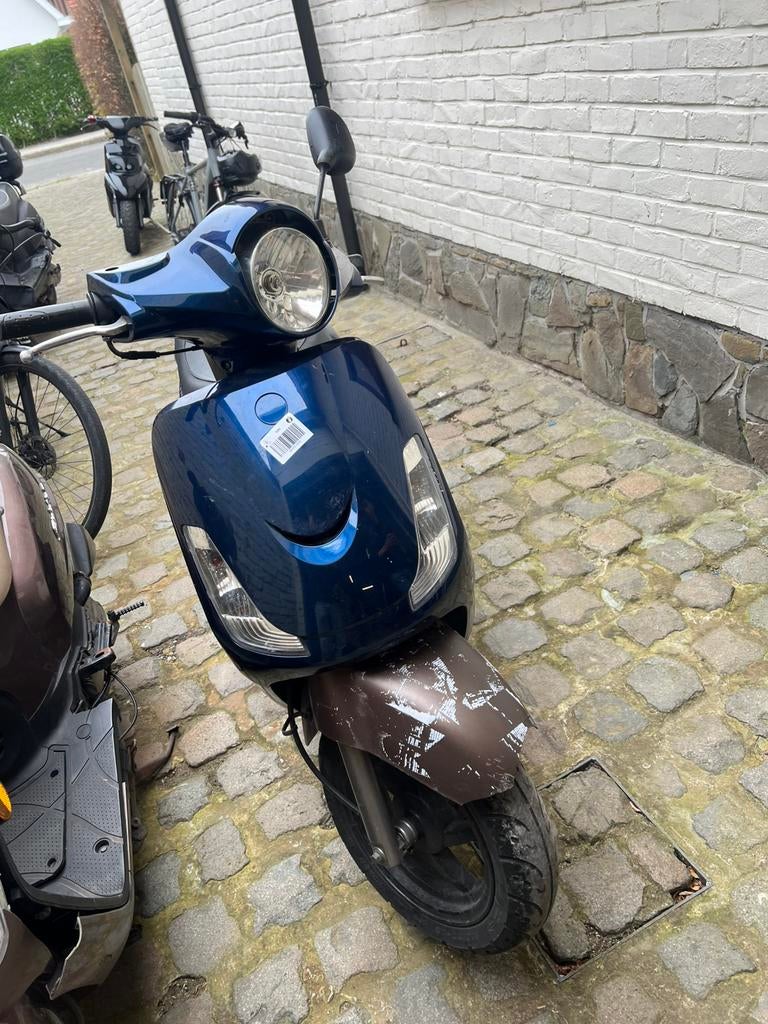 Un cyclomoteur de classe A, Enlèvement, Comme neuf