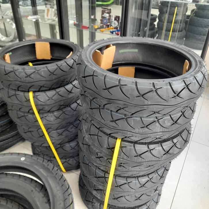 Pneus Dax Low Profile 100/60-12, Vélos & Vélomoteurs, Pièces de cyclomoteur | Général, Neuf, Enlèvement