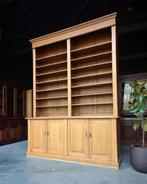 Hoge antieke eikenhouten boekenkast | Kloosterkast #2373, Antiek en Kunst, Ophalen of Verzenden