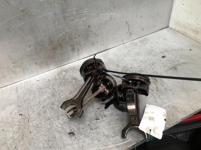 Zuiger van een BMW 1-Serie, Auto-onderdelen, Motor en Toebehoren, BMW, Gebruikt, 3 maanden garantie, Ophalen of Verzenden