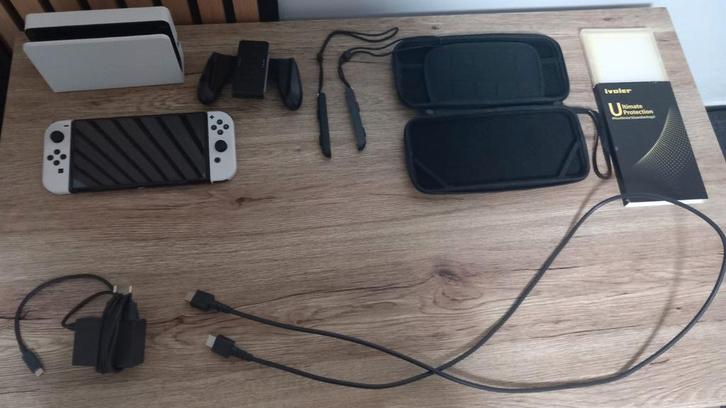 Accessoires Nintendo Switch Oled +, Consoles de jeu & Jeux vidéo, Consoles de jeu | Nintendo Switch, Neuf, Switch OLED, Avec 3 manettes ou plus