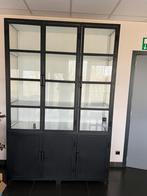 Industriële metalen vitrinekast zwart 150 x 230 x 50 – €795, Huis en Inrichting, Kasten | Vitrinekasten, Ophalen, Zo goed als nieuw