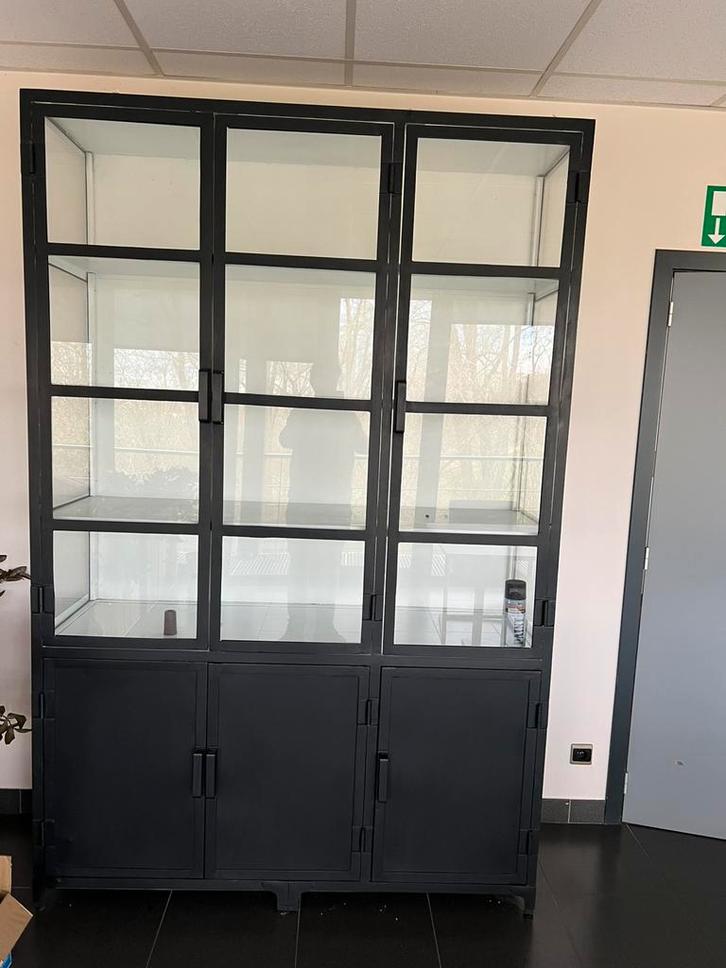 Industriële metalen vitrinekast zwart 150 x 230 x 50 – €795, Huis en Inrichting, Kasten | Vitrinekasten, Zo goed als nieuw, Ophalen