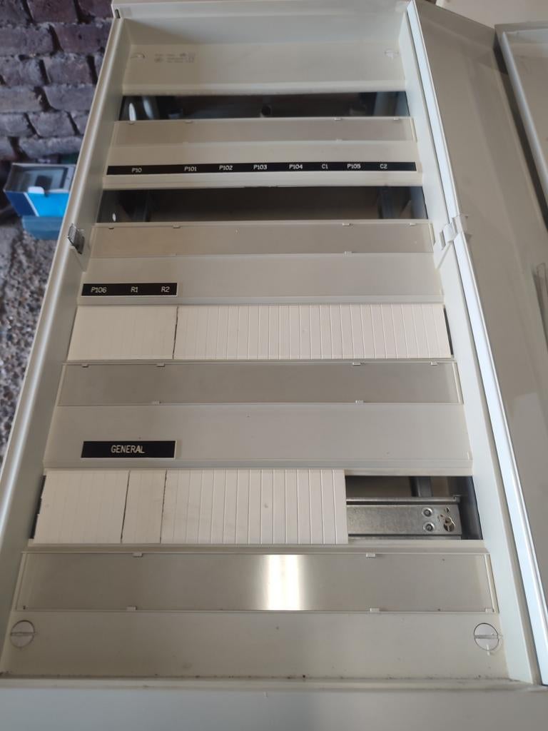 V différents coffrets à fusibles de 10 à 60€ la pièce, Bricolage & Construction, Électricité & Câbles, Enlèvement